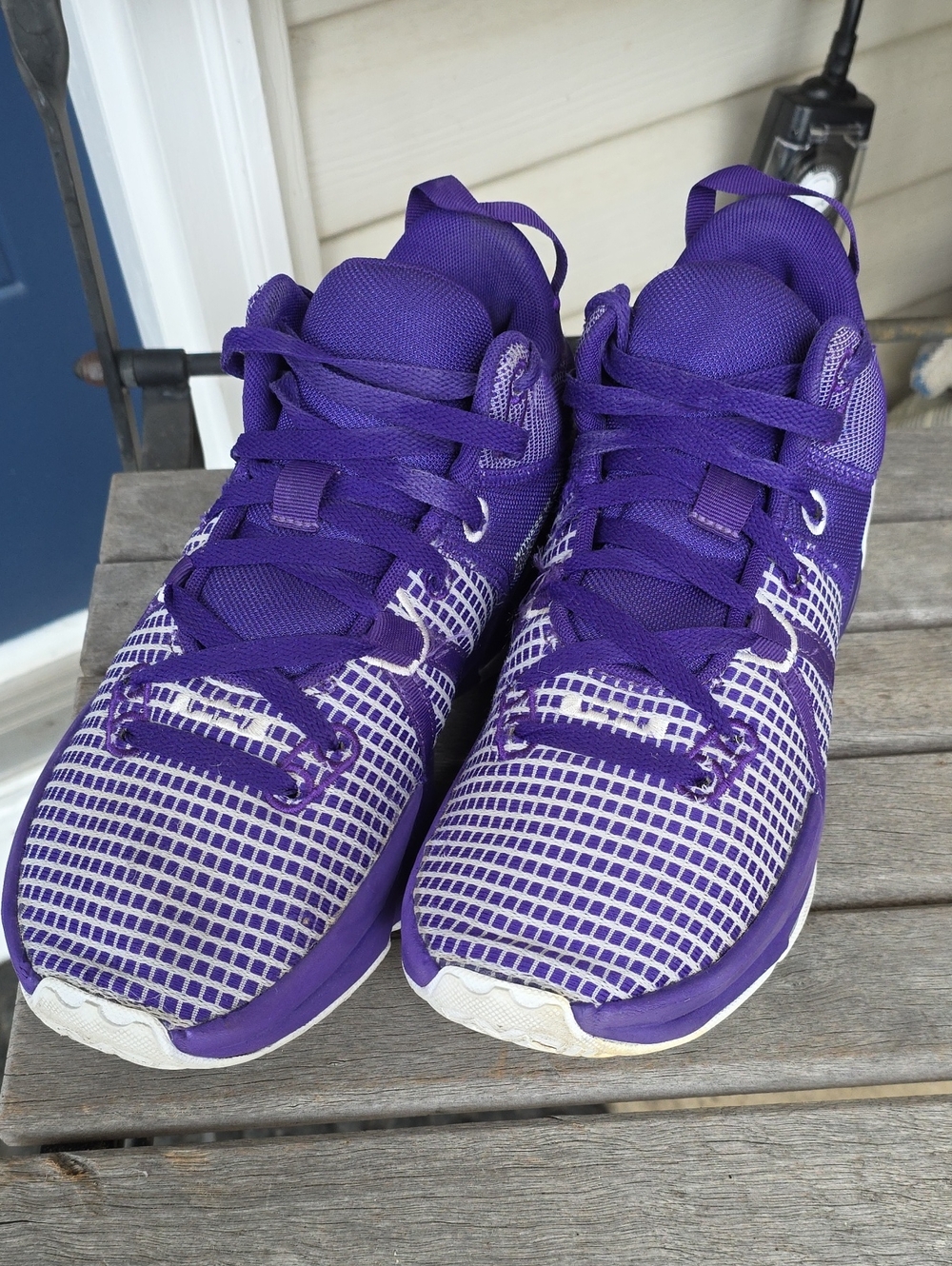 Nike Women’s/Unisex Witness 7 Purple Basketball Shoes - Size 9.5 /Men's 8